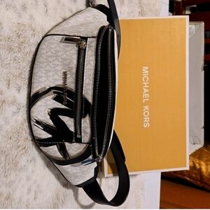 Micheal Kors Belt Bag